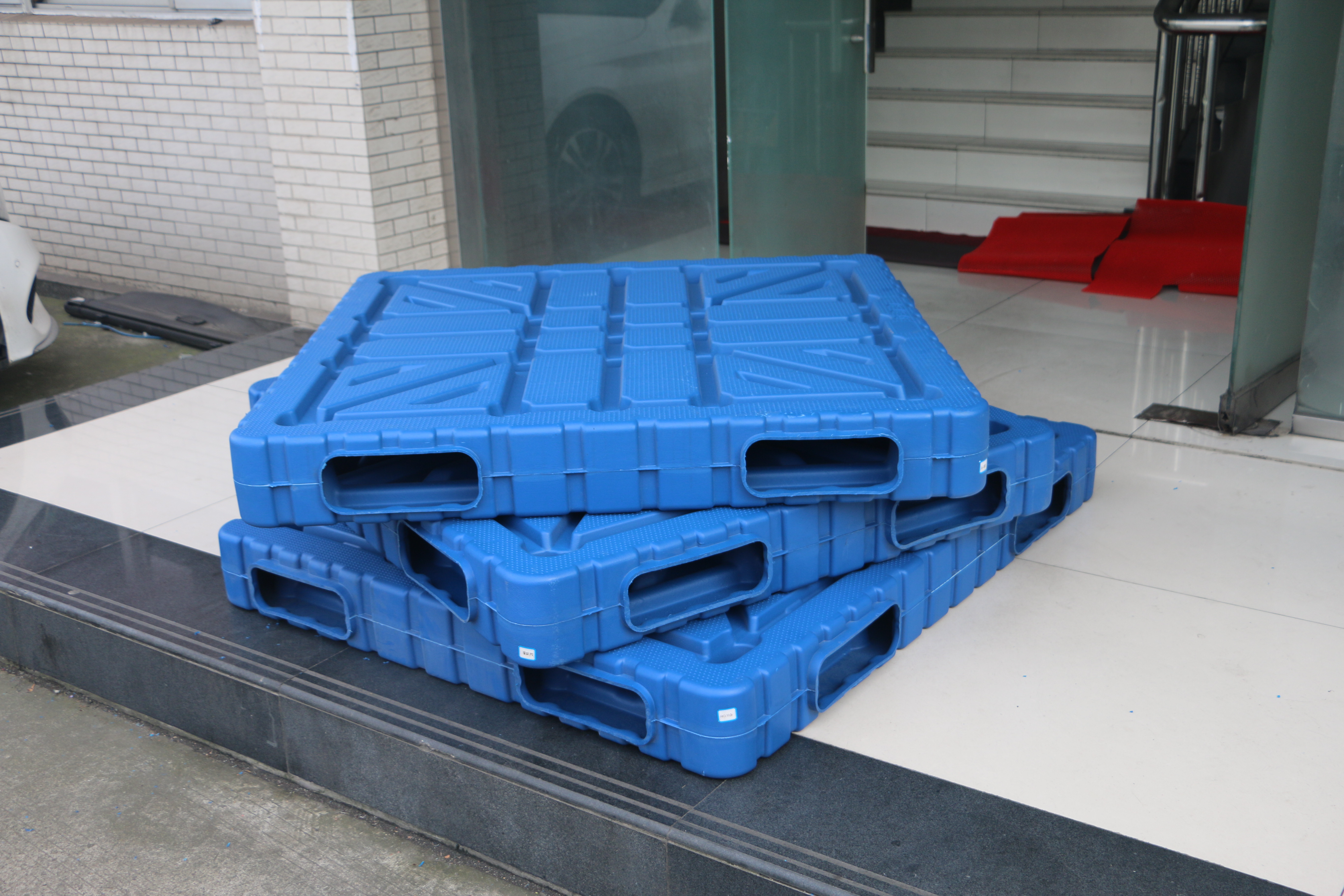 NEXARA High Quality 1210*1200*150mm One-Piece Blow Molding Euro Pallet Heavy Duty Warehouse Storage Pallet Rack Solution