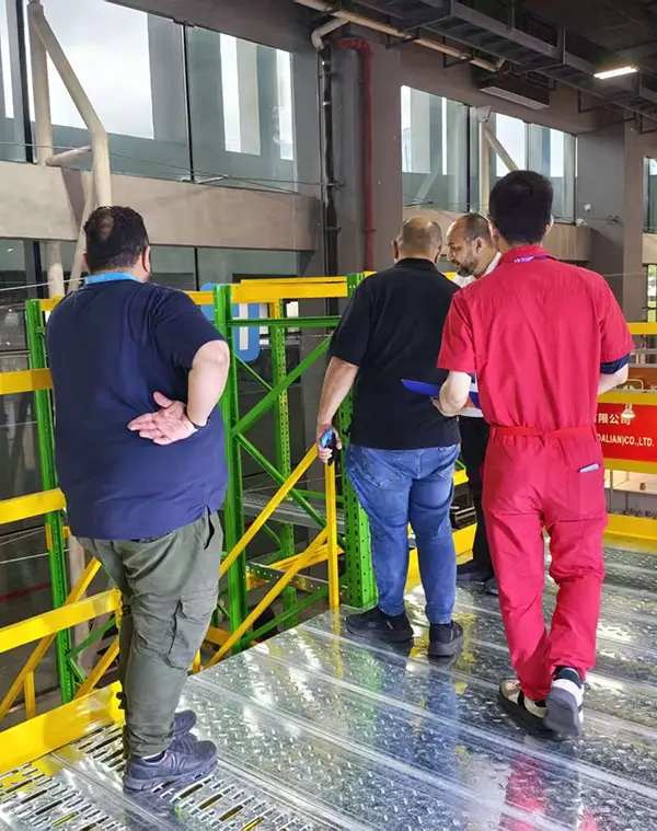 Meeting with overseas warehouse operators