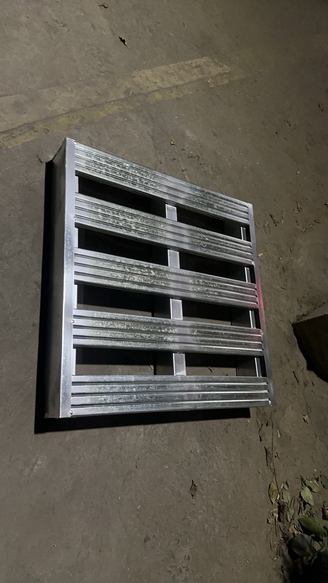 Heavy Duty Steel Pallet Metal Skid Reusable Industrial Pallet for Warehouse Container Loading Cargo Transport