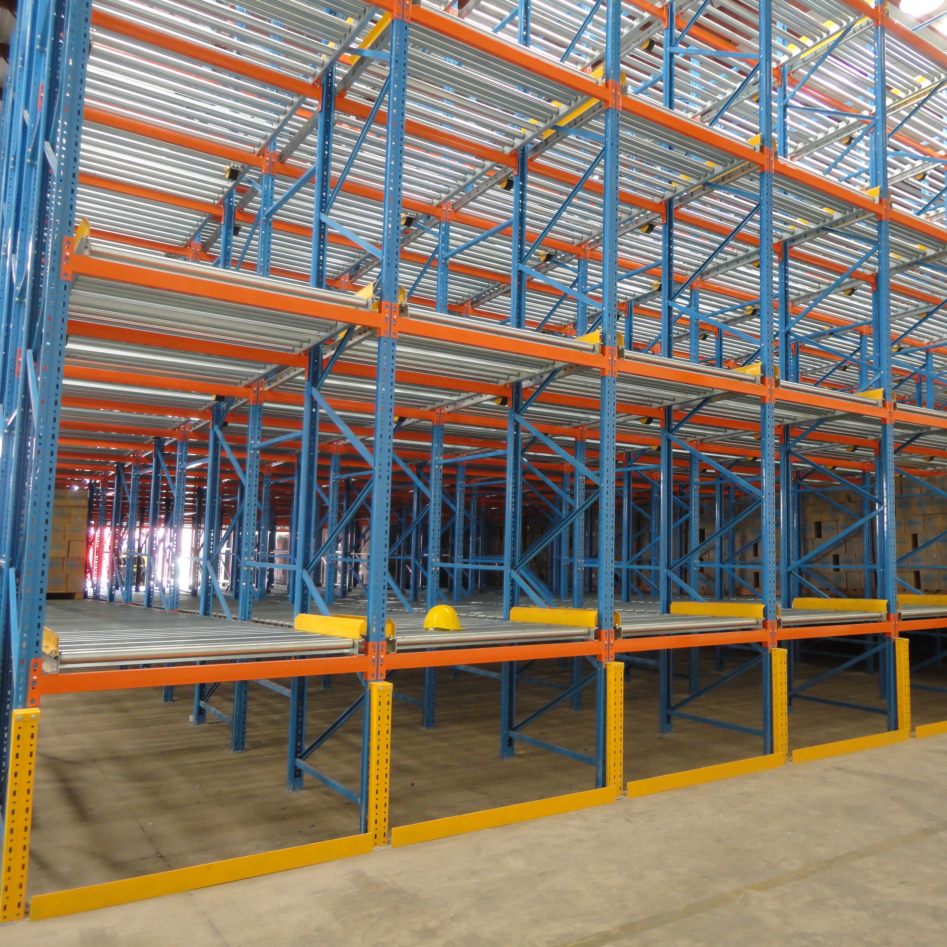 Pallet Flow Rack High Quality Fifo Warehouse Storage Racks Gravity Pallet Flow Racking First in First Out Rack System