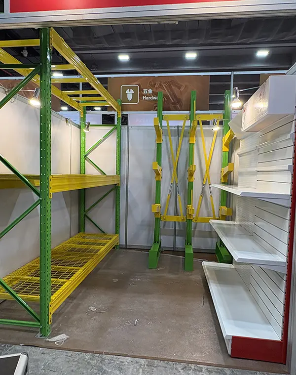 B2B warehouse equipment buyers at booth