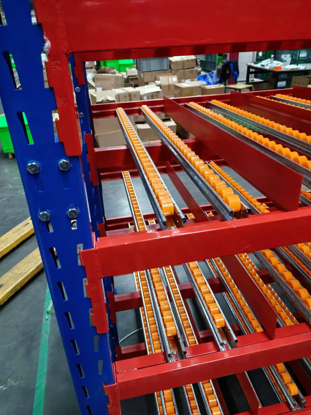 Wholesale Customized Q235B Steel Selective Warehouse Storage Gravity Carton Flow Racking Roller Rack Stacking Racks Shelves