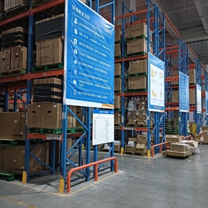 Heavy Duty Selective Pallet Rack with Custom Wire Mesh Decking