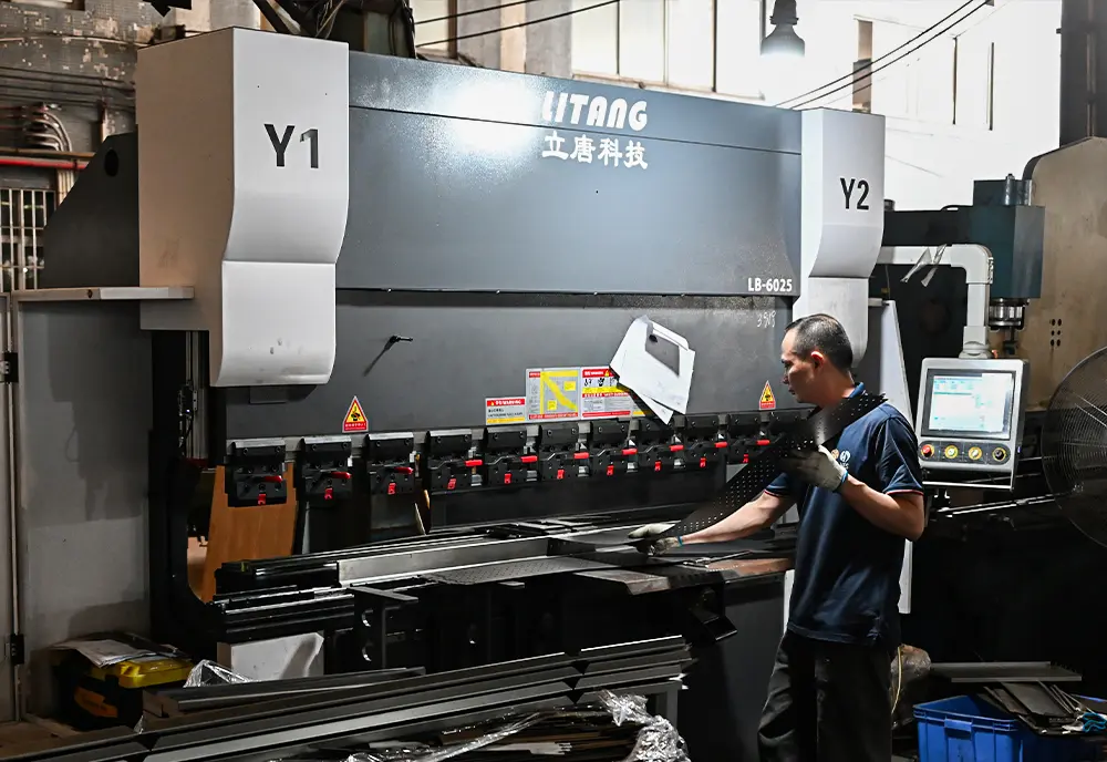 Robotic welding cell for racking beam connectors